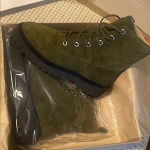 Madewell Green lace up lugsole boots in oiled suede